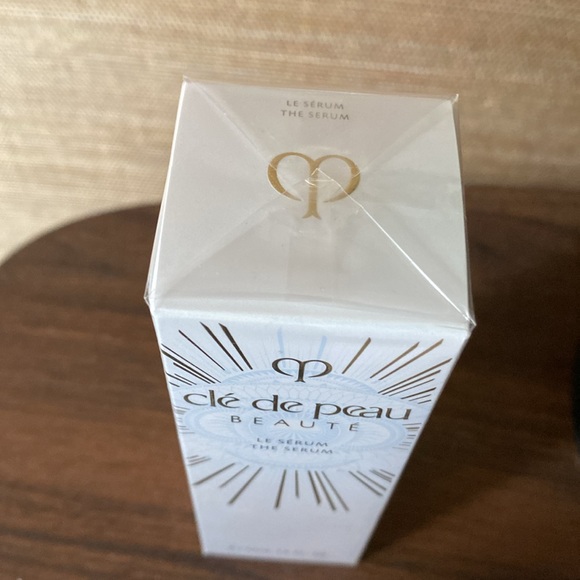 Cle de Peau - The Serum 50ML - New and Sealed Full Size! Limited Edition!! - Picture 3 of 4